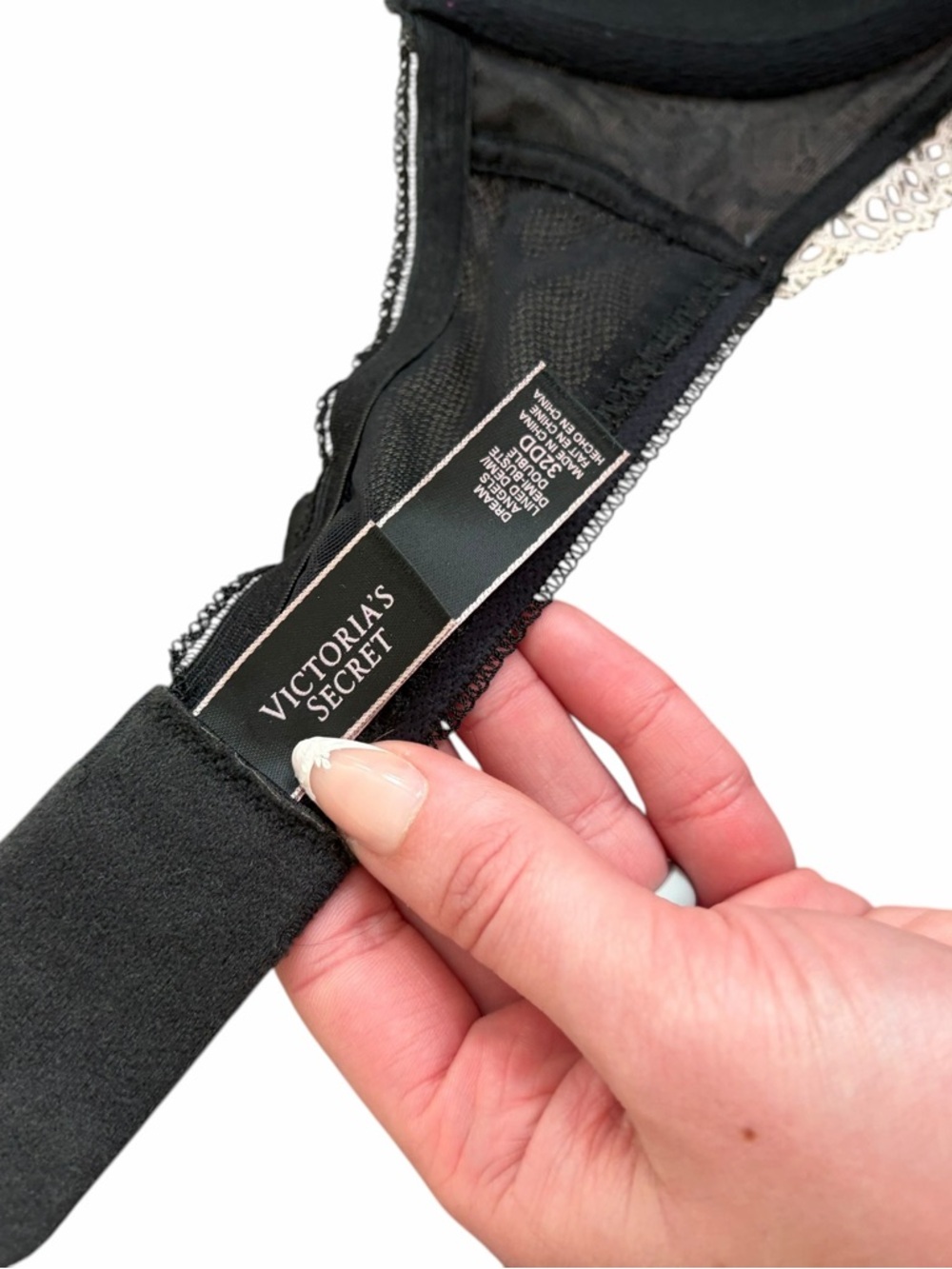 Victoria's Secret Black Bra with Ivory Lace Overlay 32DD - Picture 6 of 6